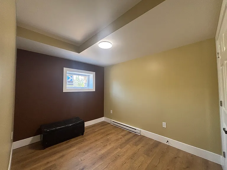 145 Carrie St — Photo 4