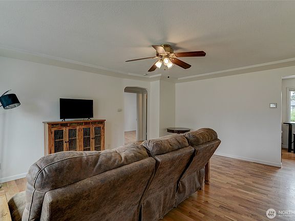 4th image of 4637 N Visscher Street