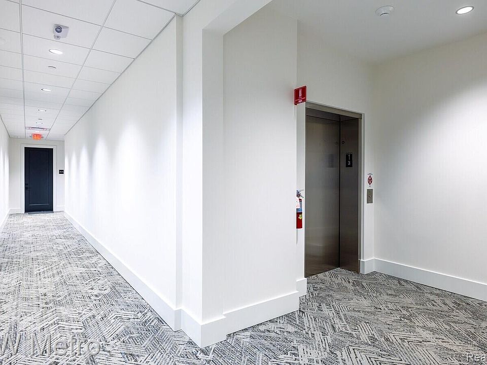 120 E Liberty St #202, photo 15