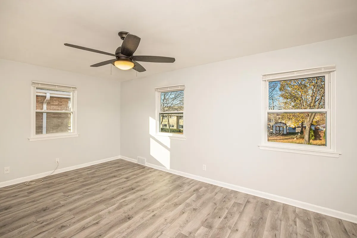 Bright Living Room - 3308 S 26th St #2
