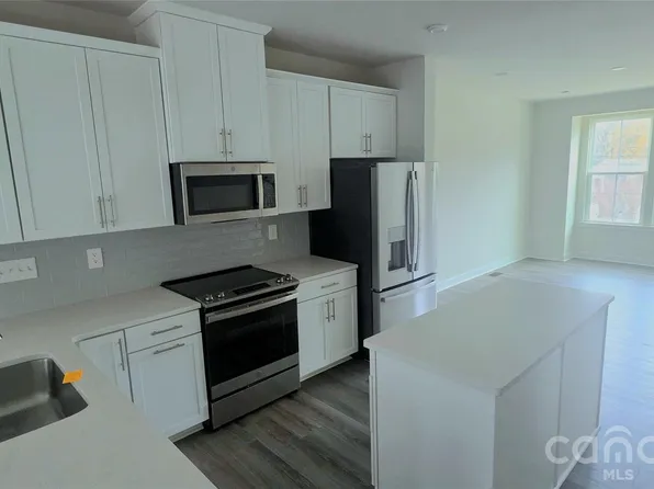 960 Broad River Ln, Charlotte, NC 28211