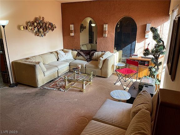 3rd image of 2300 Palma Vista Ave