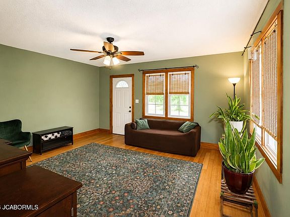 4th image of 508 E 10th St