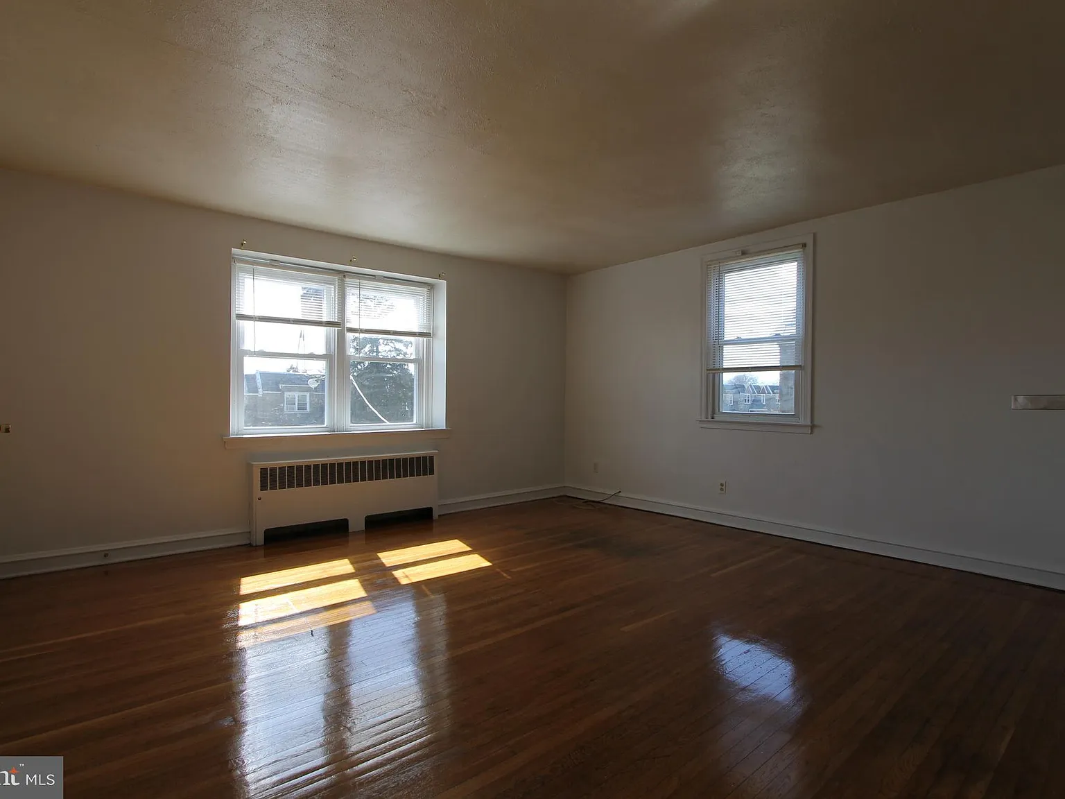2 bed, 900 sqft, $1,350 — Photo 1