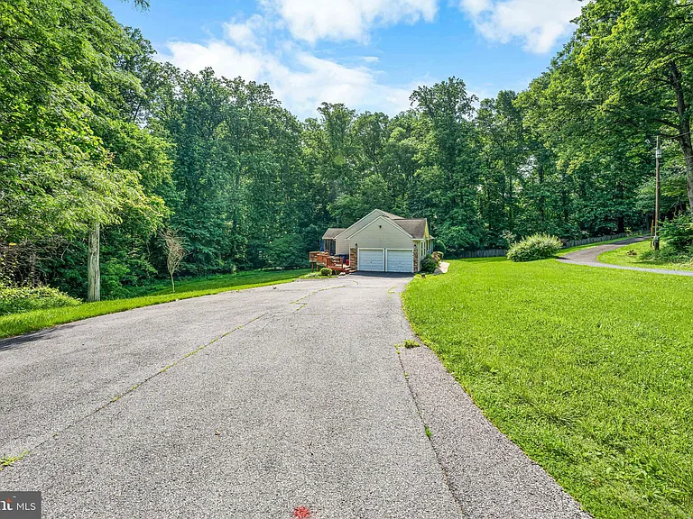 10870 Hammond Dr — Photo 48