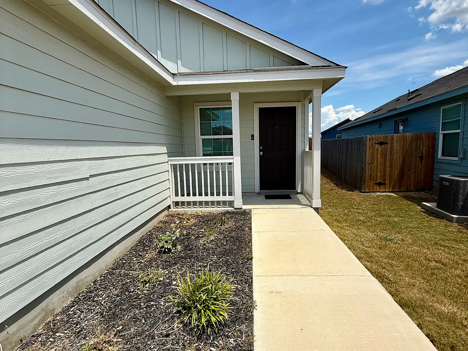 4 bed, 1627 sqft, $1,650 — Photo 2