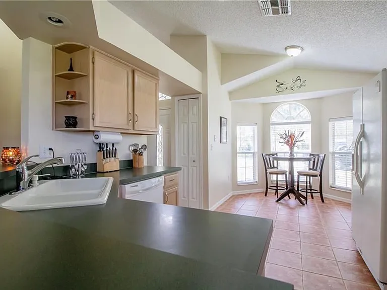 142 Harwood Cir — Photo 9