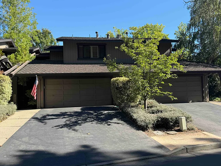 1252 Sharon Park Dr — Photo 2