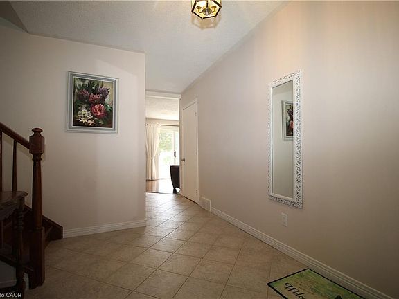 3rd image of 14 Berkley Cres