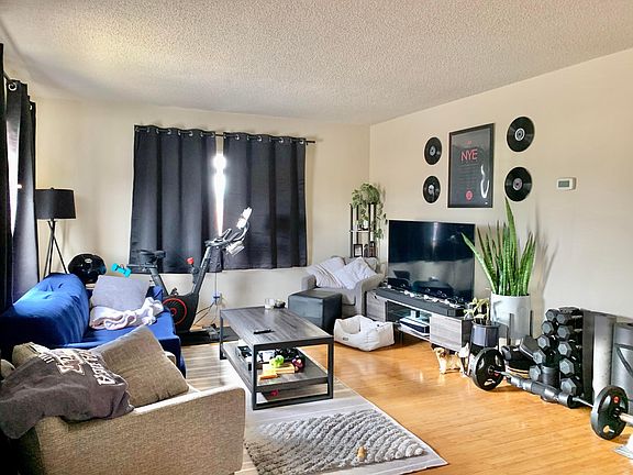 4th image of 2423 Ralston Ln