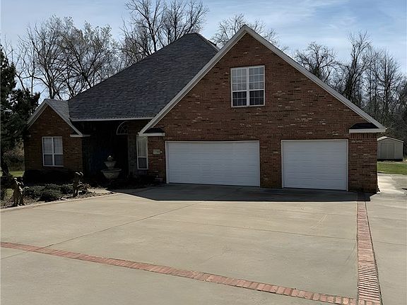 2nd image of 2983 Wagon Wheel Rd