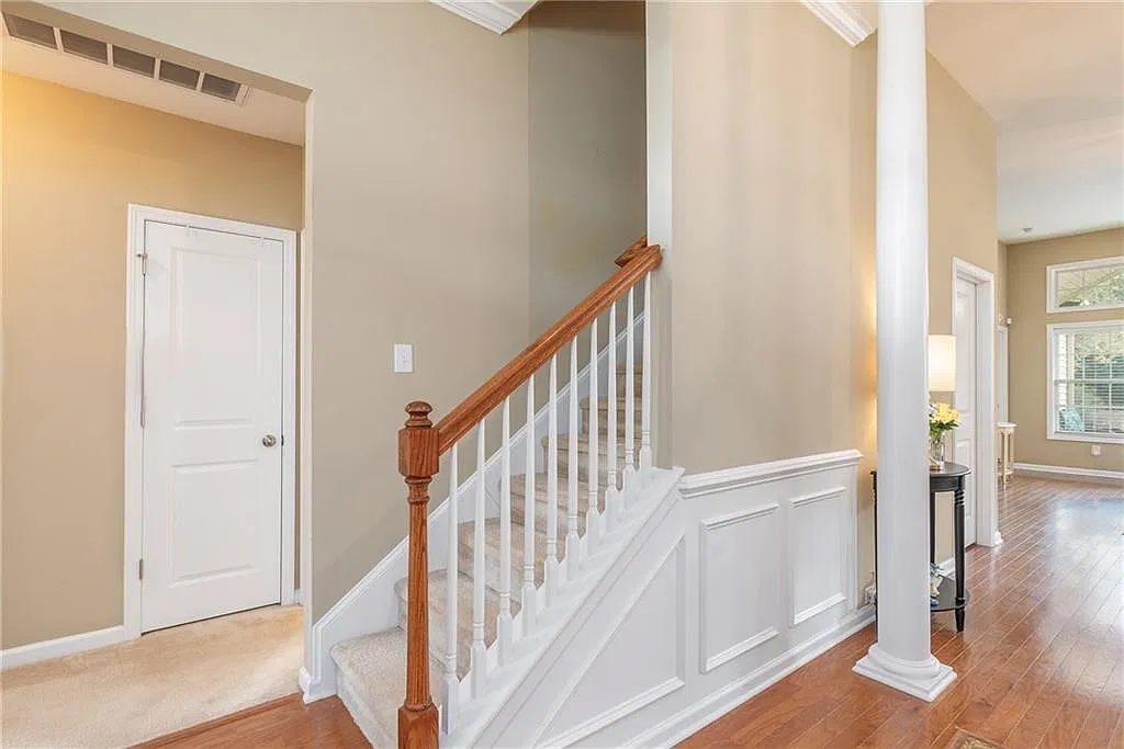 4 bed, 2844 sqft, $2,150 — Photo 2