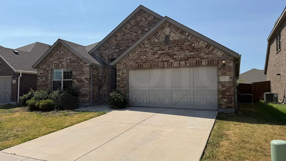 4 bed, 2.0 bath, 1885 sqft, $2,299 — Photo 3