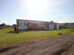 3017 Hillside Rd NW, Mandan, ND 58554
