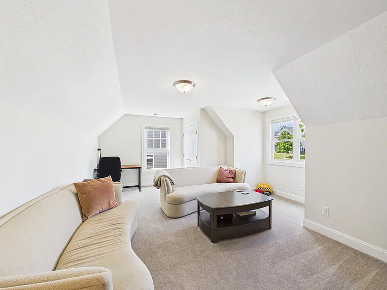 912 Kentwood Dr — Photo 41