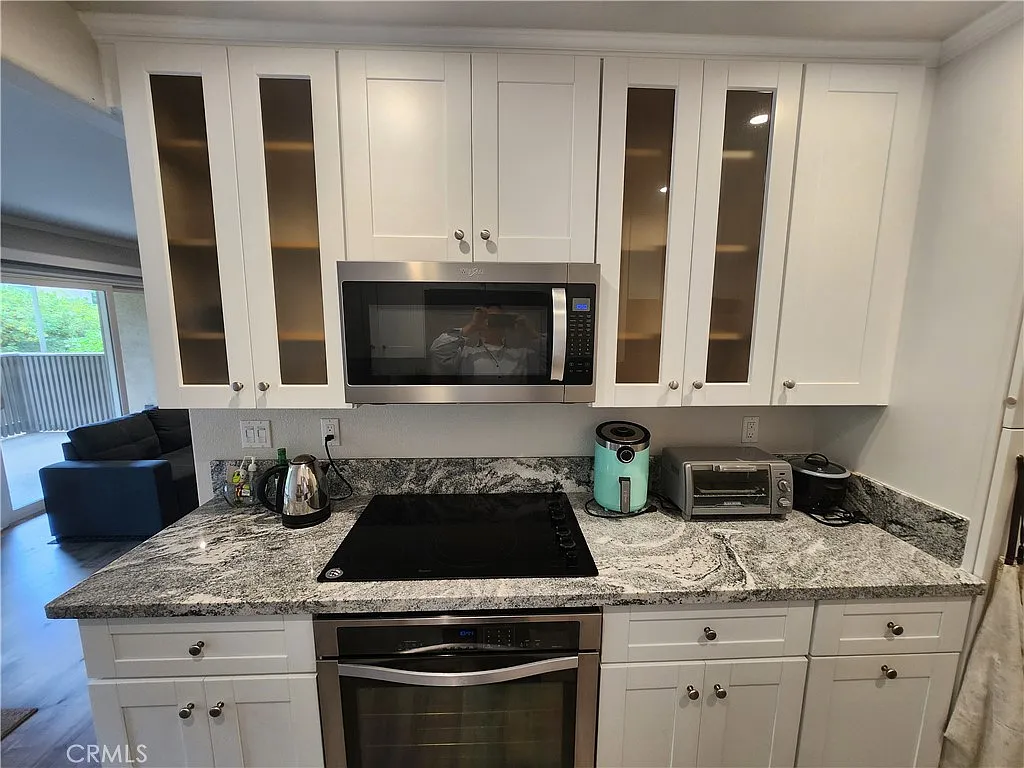 1 bed, 691 sqft, $2,750 — Photo 3