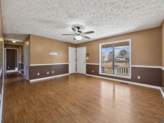 5th image of 21843 Daveen Dr