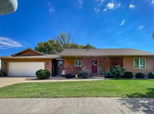 451 Elm St, Riverside, IA 52327