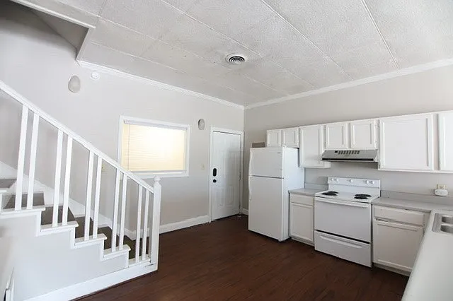 3 bed, 2.5 bath, 1500 sqft, $1,875 — Photo 2