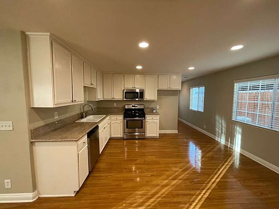 4th image of 4-21 Cerritos Ave #5