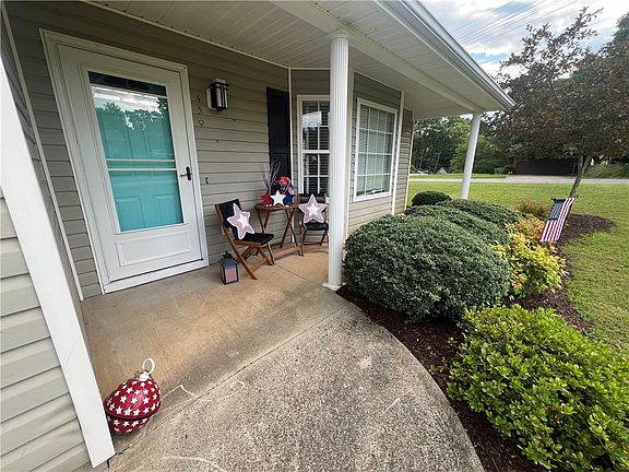 5th image of 439 Old Colony Rd
