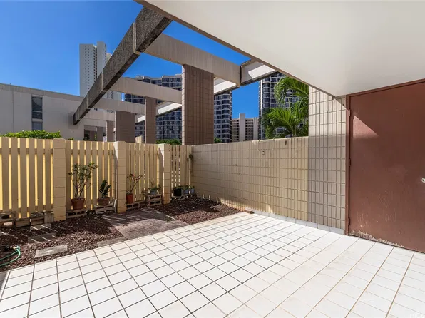5065 Likini St APT C113, Honolulu, HI 96818