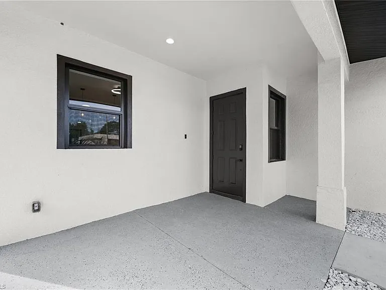 1916 Jefferson Ave — Photo 4