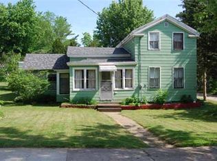 617 6th St, Reedsburg, WI 53959