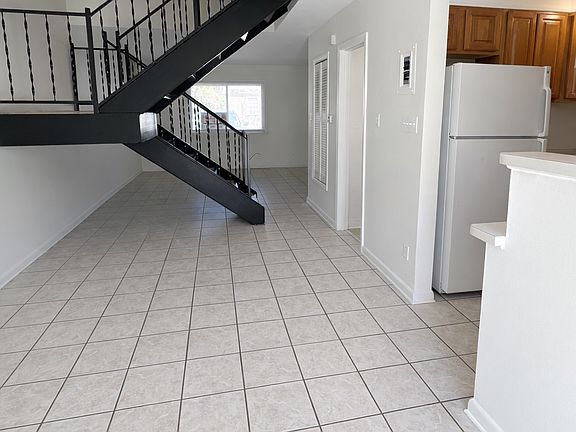 3rd image of 718 Dunbar Ave #2B