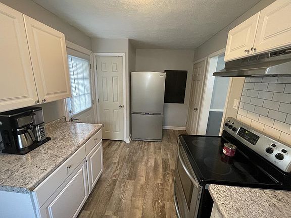5th image of 237 Green Oak Dr
