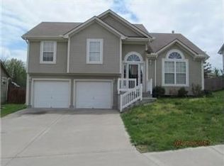 1107 NW Scenic Dr, Grain Valley, MO 64029