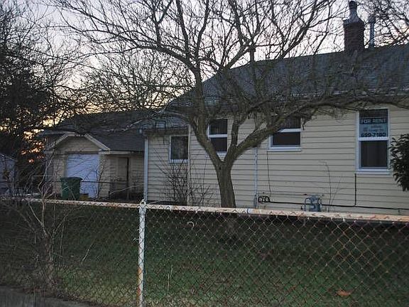 Side yard w/ Garage