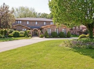 63 Regent Dr, Oak Brook, IL
