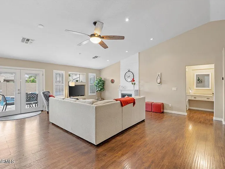 15257 W Hearn Rd — Photo 8