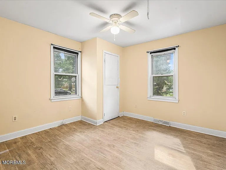 61 Cooney Ave — Photo 16