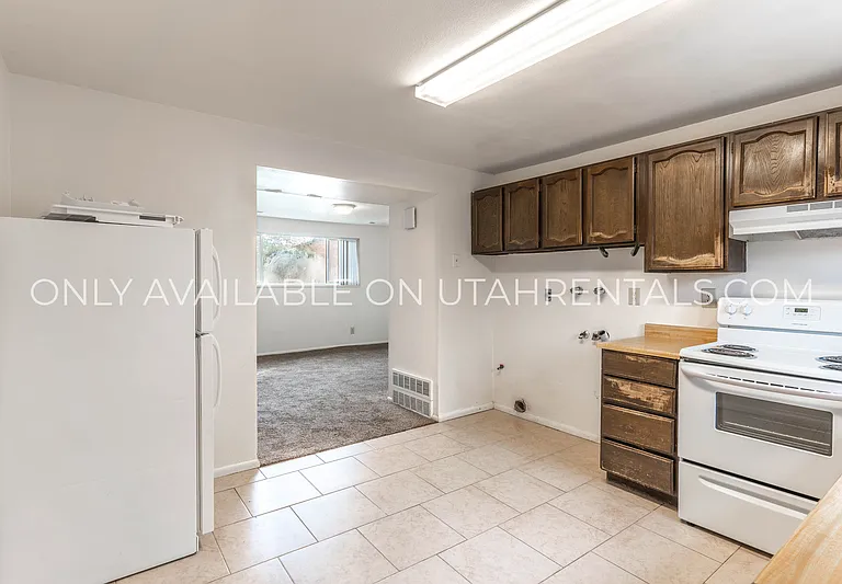 1036 S Virginia Cir — Photo 7