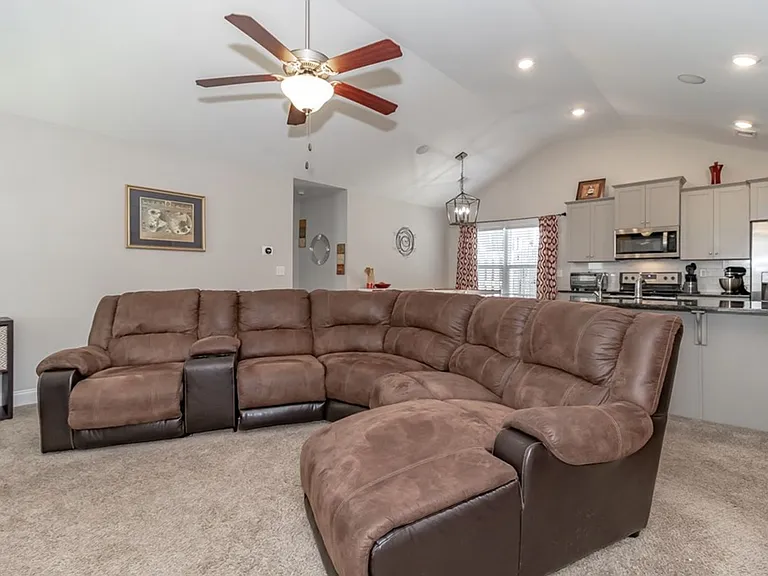 2112 Kinsale Ave — Photo 7