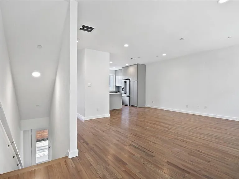 4713 Bryan St #504 — Photo 9