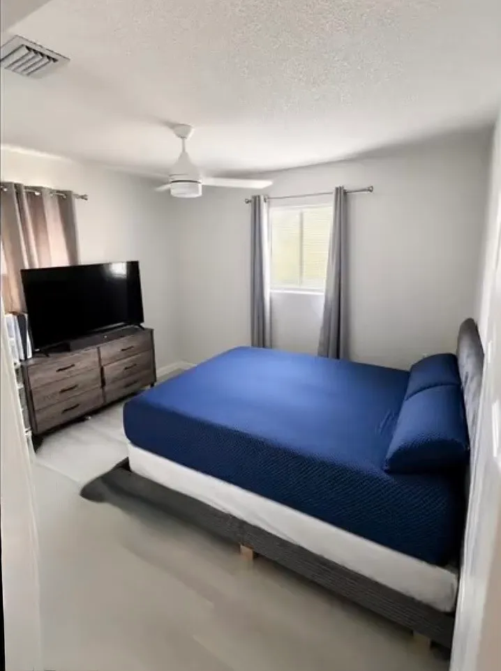 2 bed, 800 sqft, $2,200 — Photo 2