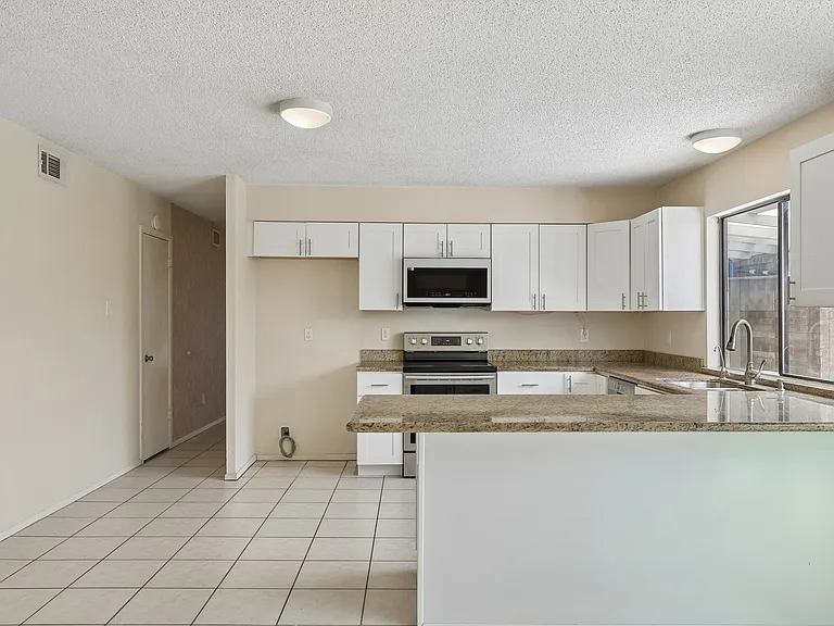 2604 Winding Creek Dr — Photo 9