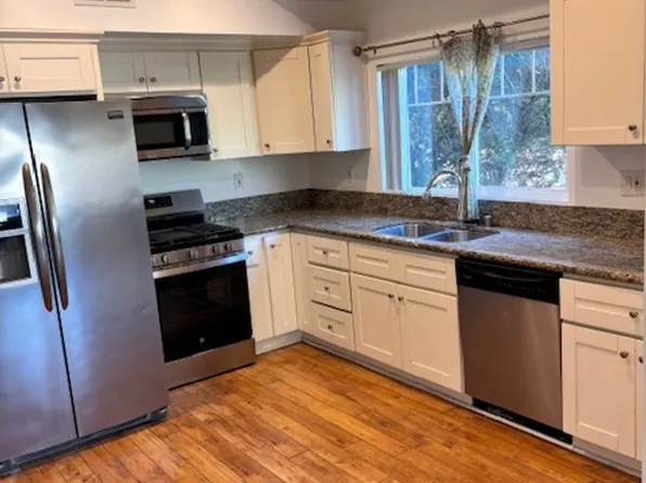 3 Bedroom 2 bathroom unit available, Larchmont area, 5722-24 Camerford Ave, Los Angeles, CA 90038