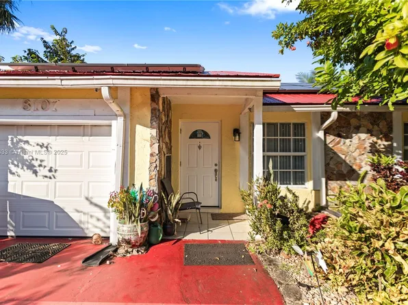 8107 SW 19th St, North Lauderdale, FL 33068