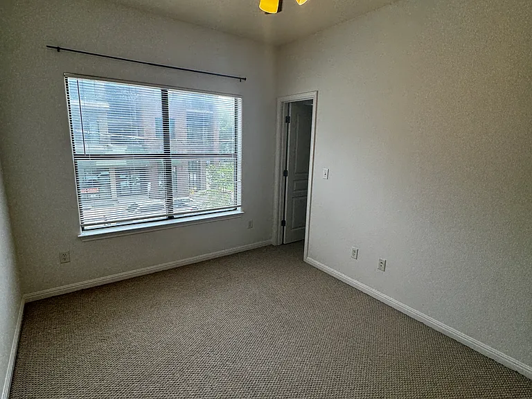 1300 Chicon St #A — Photo 31