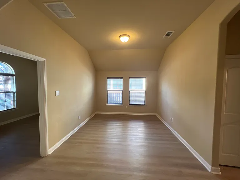 1405 Nightingale Dr — Photo 33