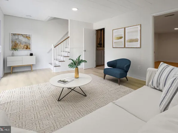 1132 James Madison Cir, Fredericksburg, VA 22405