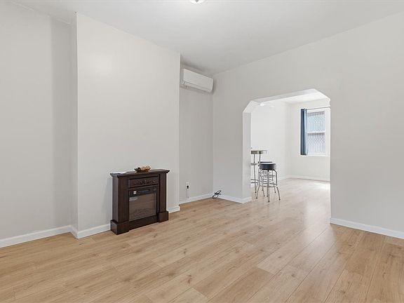 4th image of 1009 N Wheeler St E