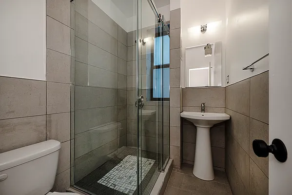 Rented by Weinstein Realty Group | media 16