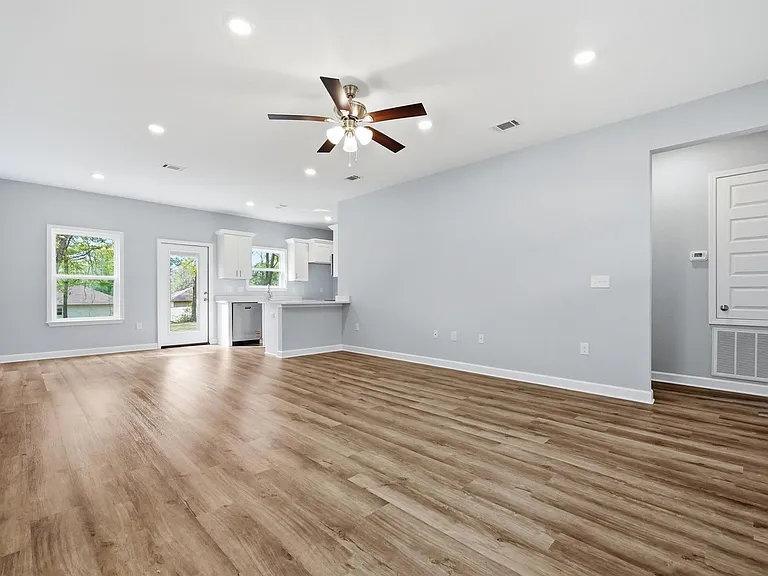 2588 Kingston Rd — Photo 5