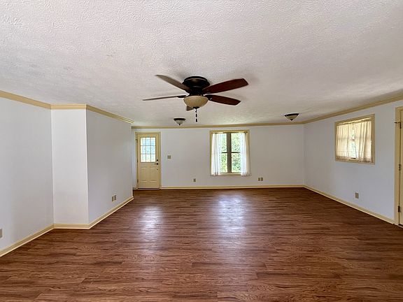 5th image of 130 Cornerstone Ln