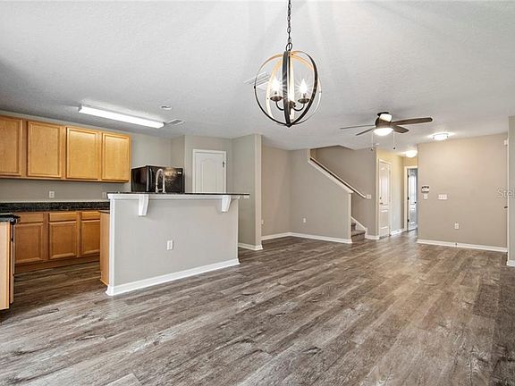 3rd image of 10806 Johanna Ave